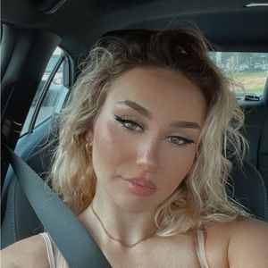 Meet your Posher, Isabella